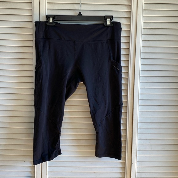 lululemon Pants - Lululemon Black Capri Leggings with pockets size 10?